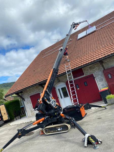 Location de grue araignée sur chenilles pour pose de panneaux solaires 