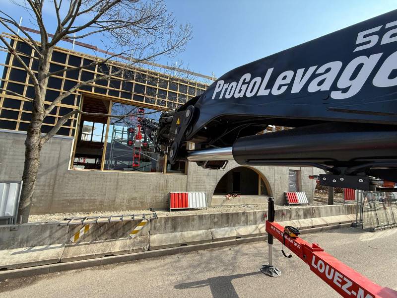 Mise en place de vitrages de 700 kg à Vénissieux (69)