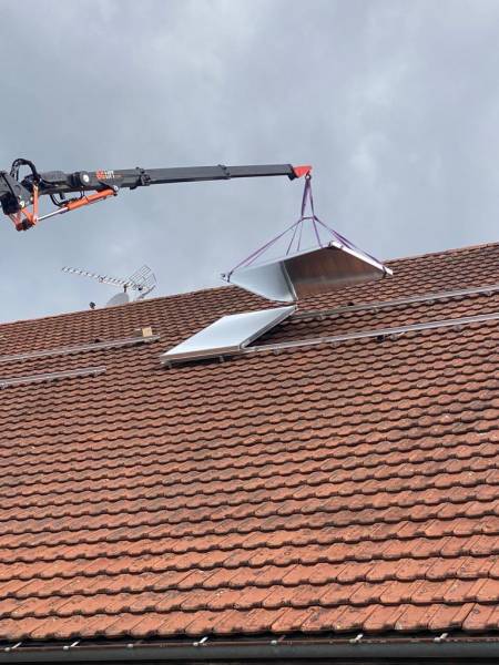 Mise en place de panneaux solaires à Izenave (01)