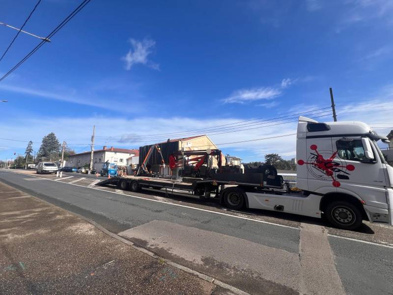 Tracteur Mercedes ACTROS + semi remorque CASTERA pour acheminer nos grues