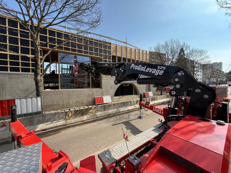 Mise en place de vitrages de 700 kg à Vénissieux (69)