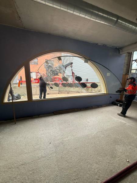 Mise en place de vitrages de 700 kg à Vénissieux (69)