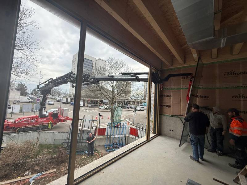 Mise en place de vitrages de 700 kg à Vénissieux (69)