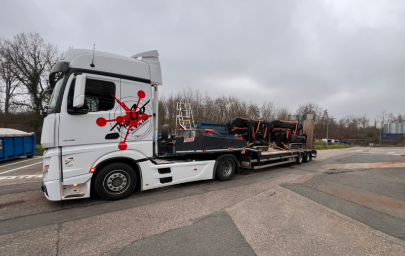 Location d'une mini grue pick and carry pour déplacer une machine à Rillieux la Pape (69)