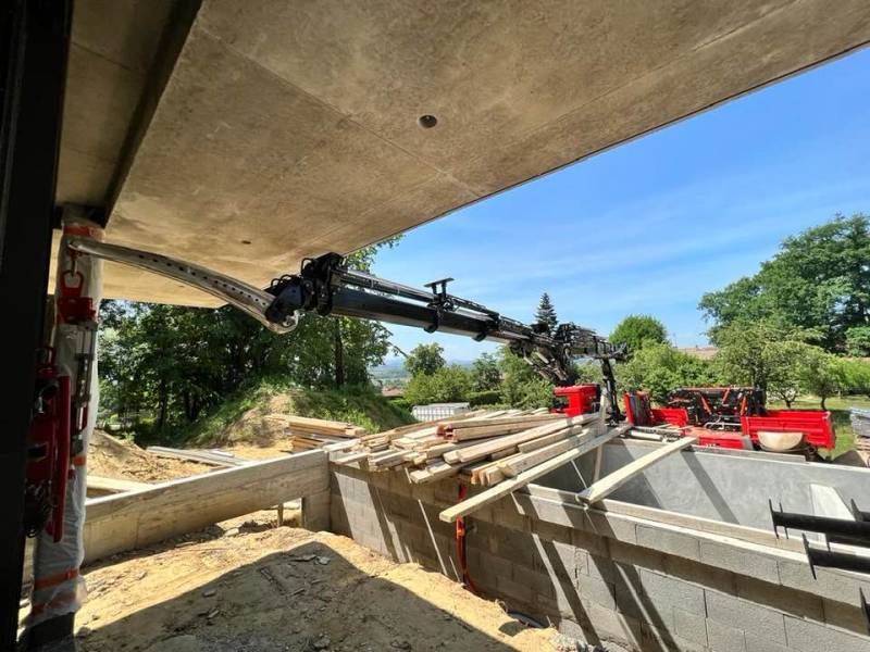 Location GRUE HIAB 638 JIB ET TREUIL sur Porteur MERCEDES AROCS 8X4 avec opérateur à Lyon