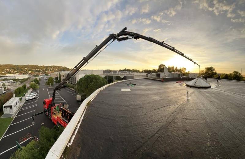 Location GRUE HIAB 638 JIB ET TREUIL sur Porteur MERCEDES AROCS 8X4 avec opérateur