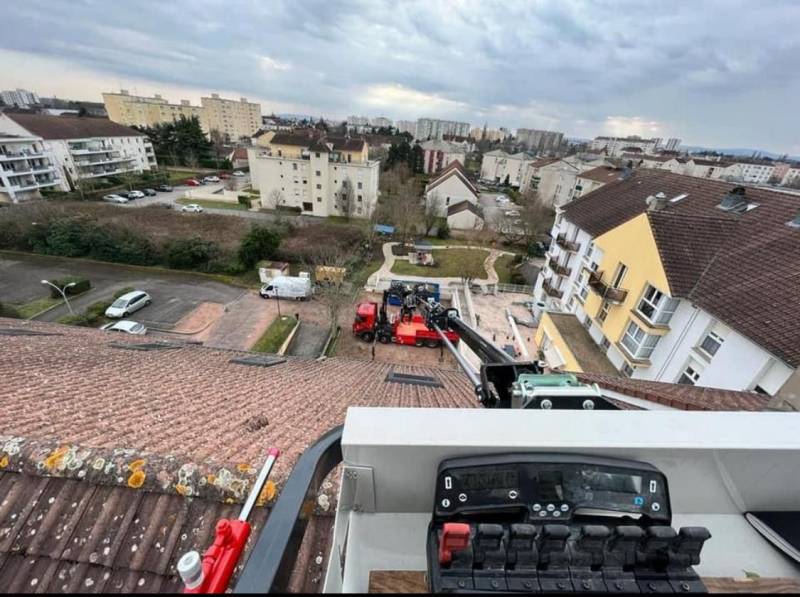 Louer un CAMION NACELLE 33 M à Lyon