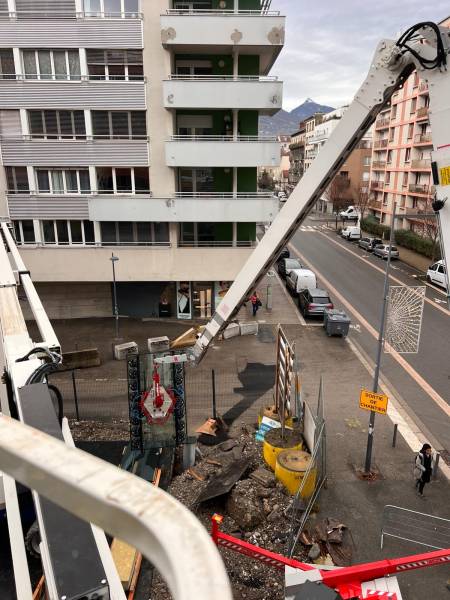 Aide à la pose de verres bombés à Grenoble (38)