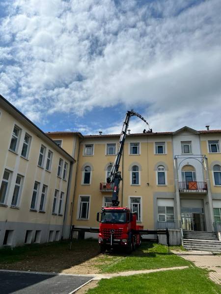 Remplacement de tourelle de désenfumage à la Côte-Saint-André dans le 38