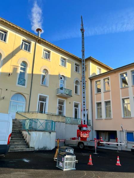 Remplacement de tourelle de désenfumage à la Côte-Saint-André dans le 38