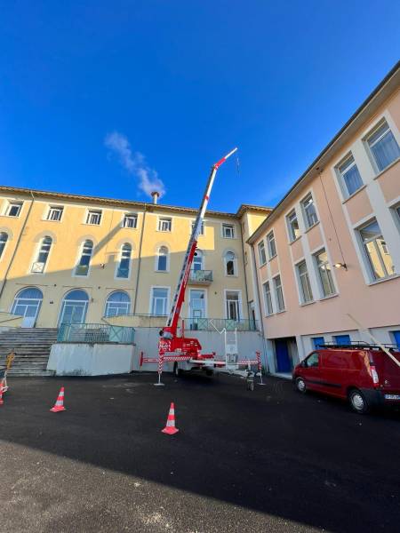 Remplacement de tourelle de désenfumage à la Côte-Saint-André dans le 38
