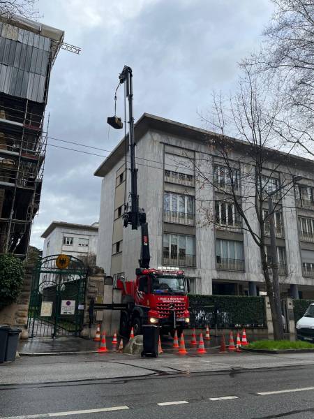 Approvisionnement de dalettes et big bag en toiture avec accès restreint à Lyon (69)