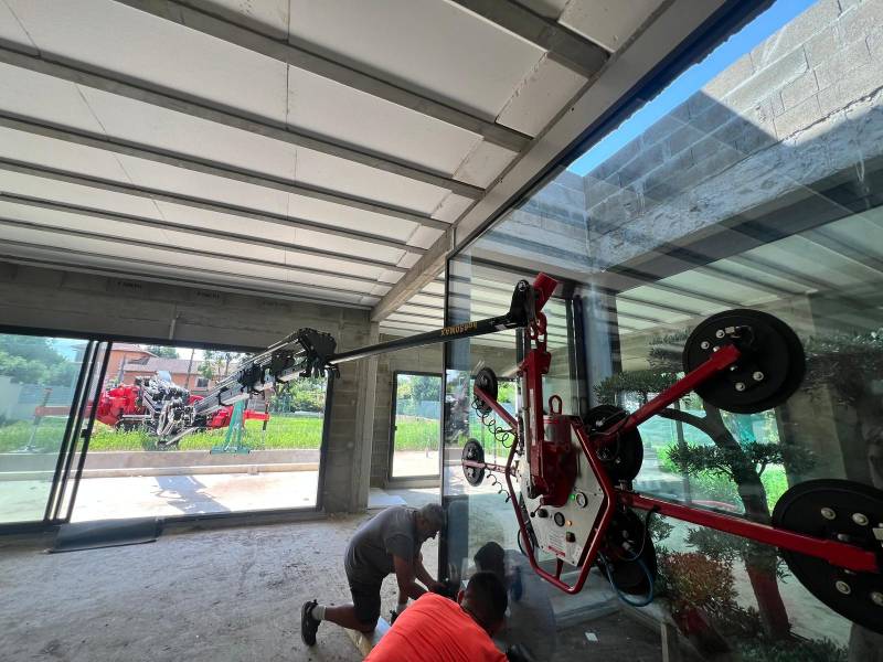 Louer une MINI GRUE BG LIFT CWE 525 à Lyon et en Rhônes-Alpes