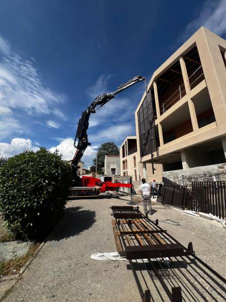 Louer une MINI GRUE BG LIFT CWE 525 à Lyon et en Rhônes-Alpes