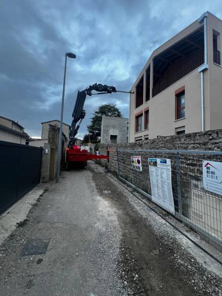 Louer une MINI GRUE BG LIFT CWE 525 à Lyon et en Rhônes-Alpes