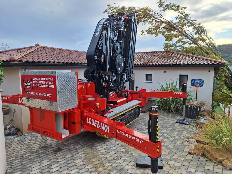 Location d'une grue araignée équipée d'un grapin coupeur pour élagage/abattage d'arbres à Lyon