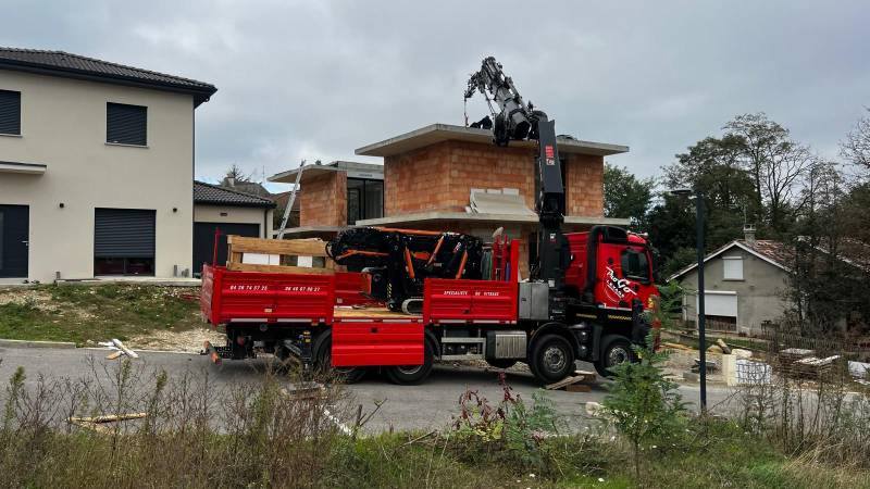 Location d'une grue mobile avec chauffeur pour pose de vitrage à Tignieu Jameyzieu dans le 38