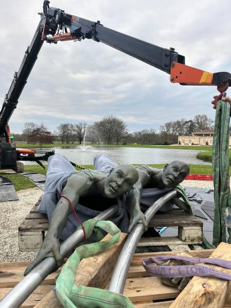Mise en place de 3 statues en bronze dans un château près de Bordeaux