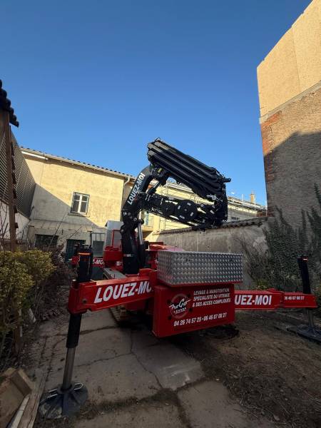 Mise en place d'une surélévation d'habitation en ossature bois dans le Rhône avec notre grue araignée CWE525