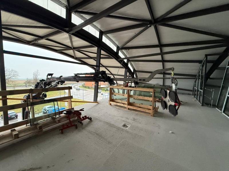 Assistance à la pose de vitrages sur un mur rideau à Colombier-Saugnieu (69)