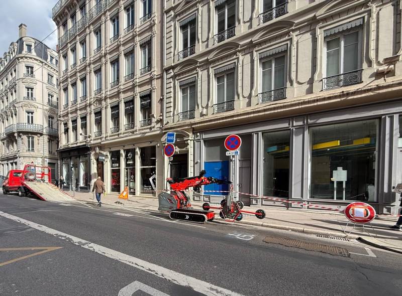 Location d'une MINI GRUE ELECTRIQUE sur chenilles pick and carry - XM800