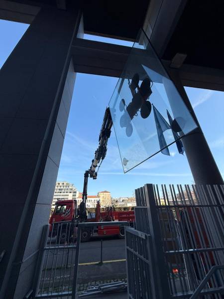 Location GRUE HIAB 638 JIB ET TREUIL sur Porteur MERCEDES AROCS 8X4 avec opérateur à Lyon