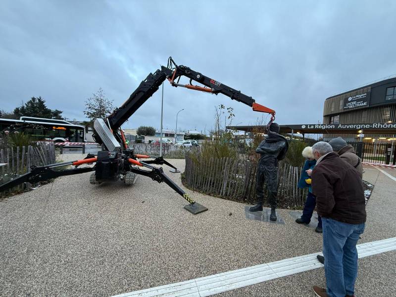 grutage de sculpture à Lyon