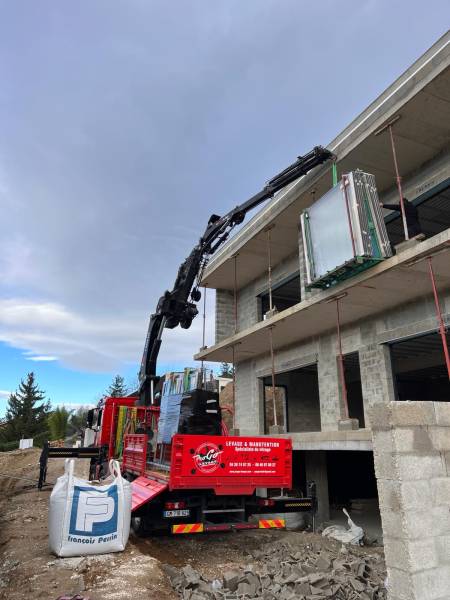 Location GRUE HIAB 638 JIB ET TREUIL sur Porteur MERCEDES AROCS 8X4 avec opérateur