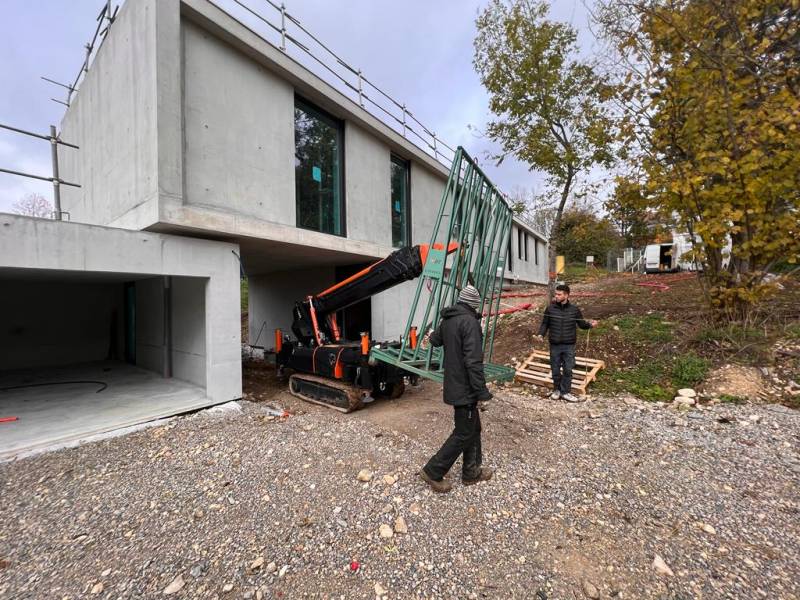 Location d'une MINI GRUE ARAIGNEE sur chenilles BG LIFT 400 avec chauffeur à Lyon