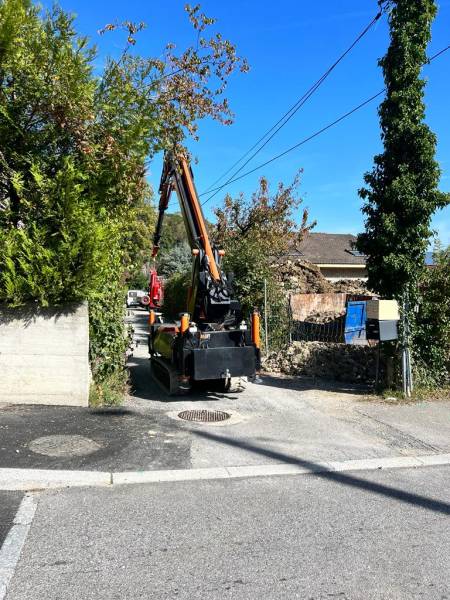 Location d'une MINI GRUE ARAIGNEE sur chenilles BG LIFT 400 avec chauffeur à Lyon