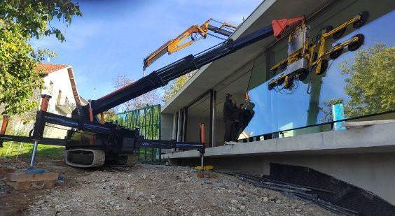 Location d'une MINI GRUE ARAIGNEE sur chenilles BG LIFT 400 avec chauffeur à Lyon