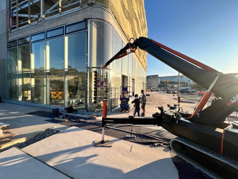 Location d'une MINI GRUE ARAIGNEE sur chenilles BG LIFT 400 avec chauffeur à Lyon
