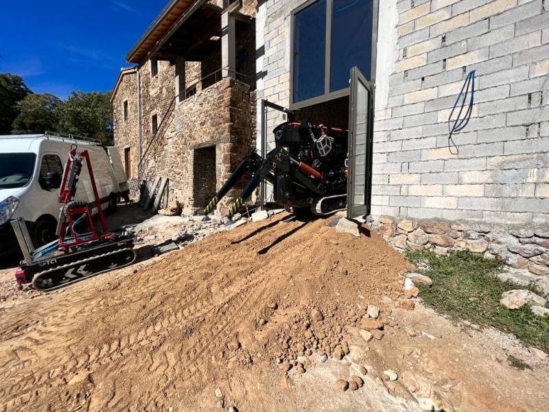 Location d'une MINI GRUE ARAIGNEE sur chenilles BG Lift 250 avec opérateur