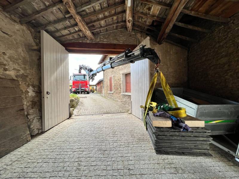 Location GRUE HIAB 638 JIB ET TREUIL sur Porteur MERCEDES AROCS 8X4 avec opérateur à Lyon