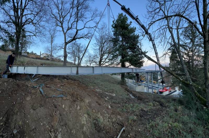 Location GRUE HIAB 638 JIB ET TREUIL sur Porteur MERCEDES AROCS 8X4 avec opérateur à Lyon