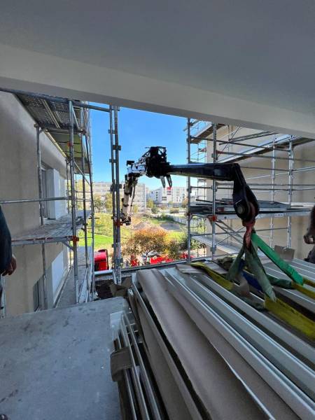 Location GRUE HIAB 638 JIB ET TREUIL sur Porteur MERCEDES AROCS 8X4 avec opérateur à Lyon
