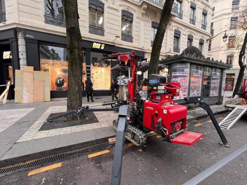 Location d'une mini grue araignée sur chenilles KEGIOM SPYDER 350 à Lyon