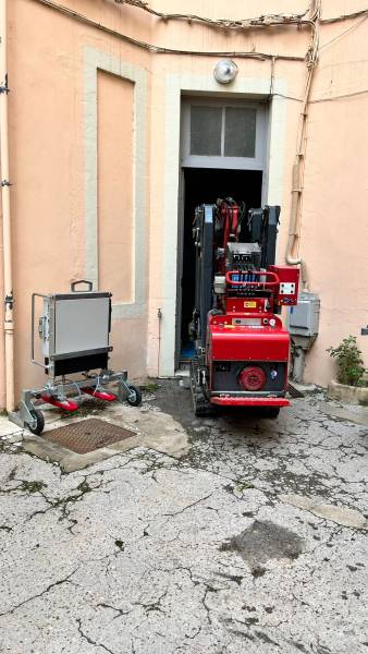 Location d'une mini grue araignée sur chenilles KEGIOM SPYDER 350 à Lyon