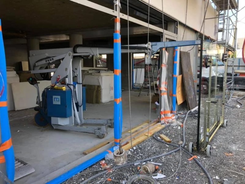 Location d'une GRUE A ROUE ELECTRIQUE MBC30 pour pose de vitrages et levage industriel à Lyon