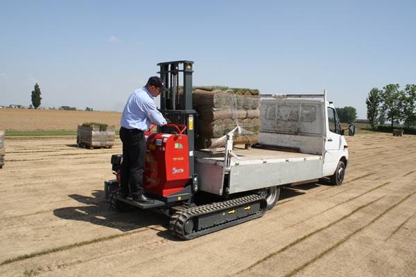 Louer un CHARIOT ELEVATEUR TOUT TERRAIN à Lyon et en Rhône-Alpes